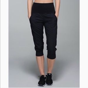 Lululemon In Flux Black Crops